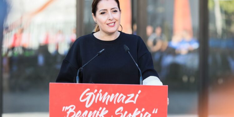 Shkolla “Besnik Sykja” rindërtohet, Manastirliu jep lajmin e mirë për mësuesit