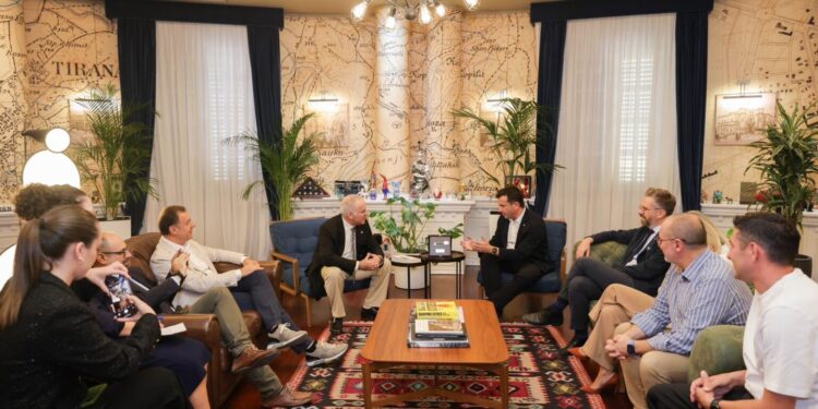 Veliaj pret ish-kampionin e shahut, Garry Kasparov: Tirana, një derë dhe zemër e hapur për ju