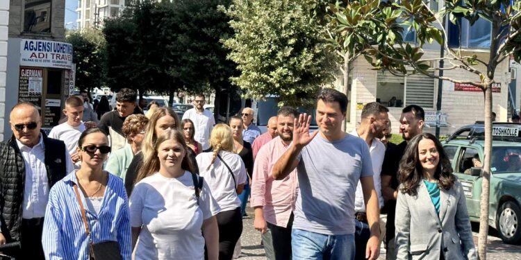 Basha për fillimin e vitit të ri akademik: Studentët po largohen nga vend nga shpërfillja