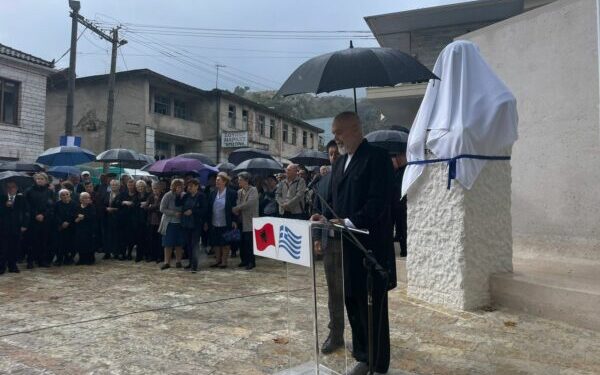 Përurohet sheshi Mitsotakis në Derviçan, merr pjesë dhe Edi Rama