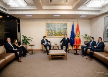 Dritan Abazoviç i dorëzon detyrën kryeministrit të ri, Milojko Spajiç