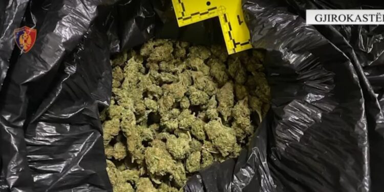 Operacioni “Porosia. Kapet mbi 5 kg kanabis, arrestohen 3 persona