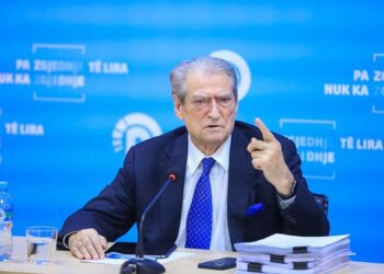 Berisha njofton konferencë 30 minuta para seancës në GJKKO