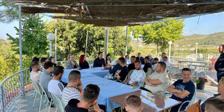 FOTO/ Turi i Bashës nëpër Shqipëri, kreu i PD e nis ditën me takime në Ndroq