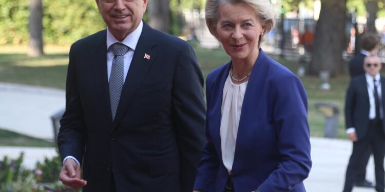 Von der Leyen takon Begajn: Zgjerimi është në krye të prioriteteve evropiane, Shqipëria është në rrugën e duhur