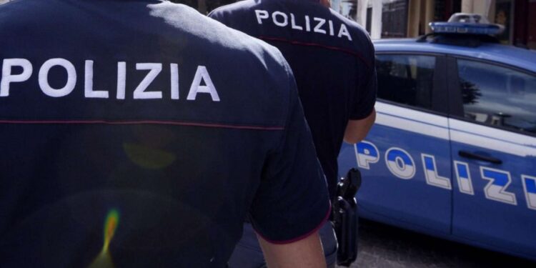 Goditet grupi i trafikut ndërkombëtar të kokainës e hashashit në Itali. Në pranga 3 shqiptarë