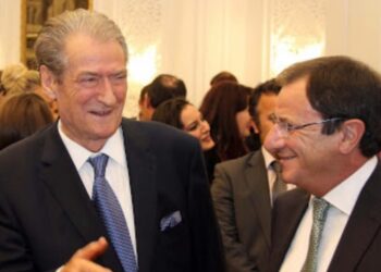 Dalin bisedat mes Sali Berishës dhe Genc Rulit për privatizimin e ish-kompleksit Partizani: Doktor futëm 20% me lekë dhe 80% me letra me vlerë