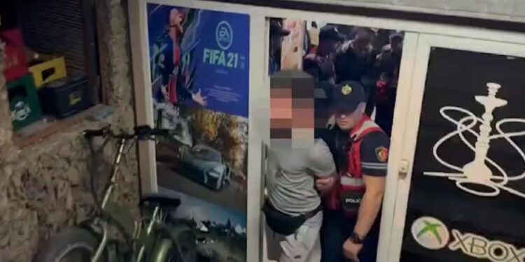 15-vjeçari në gjendje të rëndë, konsumoi tollumbace me azot. Arrestohen 3 persona në Fier