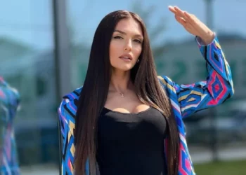 Eliona Pitarka reagon ashpër ndaj Zhaklin Lekatarit