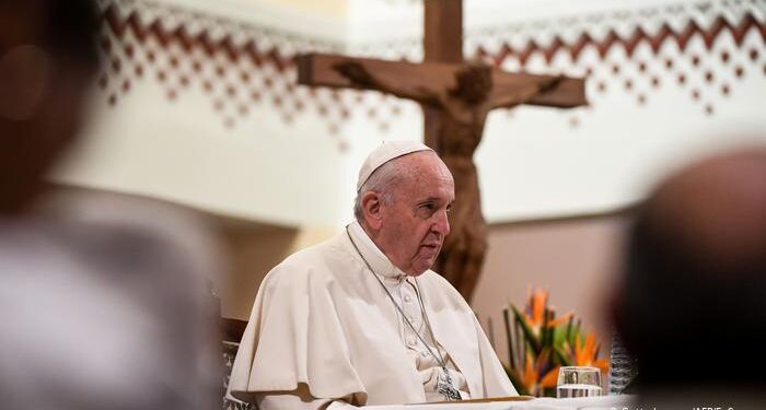 Papa Françesku bën thirrje për paqe mes Izraelit dhe Hamasit