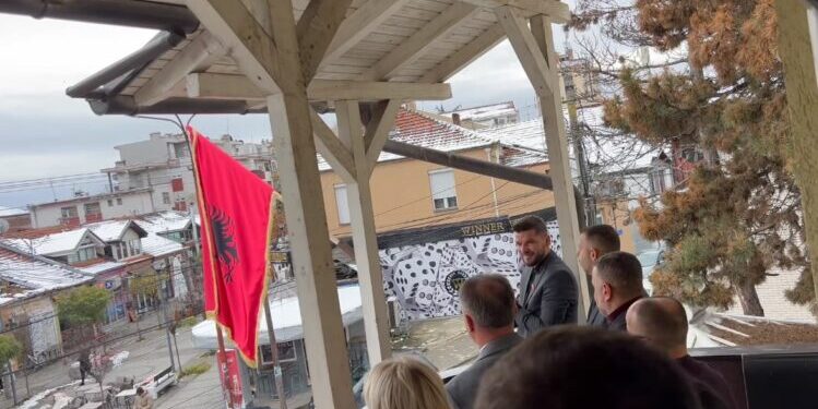 Vendoset flamuri shqiptar në godinën e Këshillit Kombëtar Shqiptar në Bujanoc