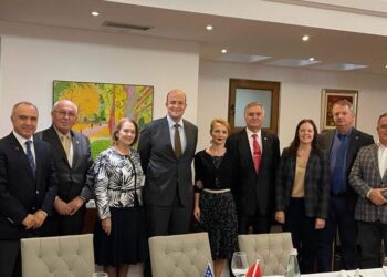 Kryediplomati i SHBA në Tiranë takon anëtarët e Këshillit të Ambasadorëve