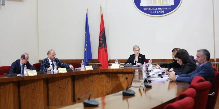 Deputetët e PD braktisin aksionin e Berishës, rikthehen në komisionet e Kuvendit