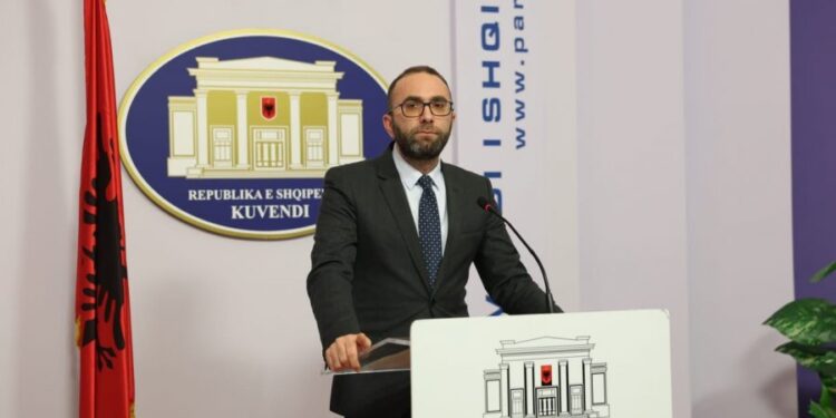Bardhi: Nikolla urdhër për të rrethuar sallën e seancave plenare me forcat të Gardës