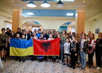 Balla ka vizituar fëmijët e oficerëve të policisë së Ukrainës