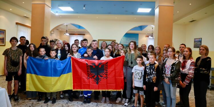 Balla ka vizituar fëmijët e oficerëve të policisë së Ukrainës
