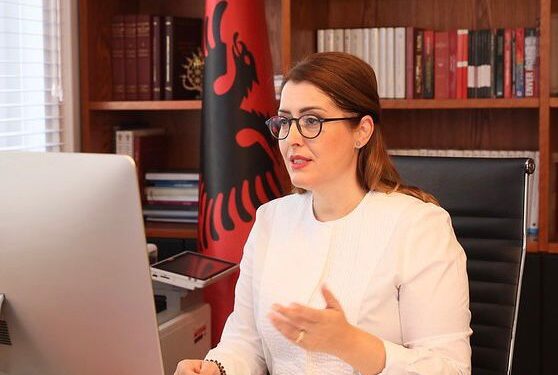 Buxheti 2024, Ministrja Manastirliu: Rritje historike e pagave për mësuesit