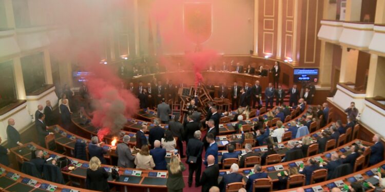 Miratohet projektbuxheti 2024, mes përplasjeve dhe flakadanëve