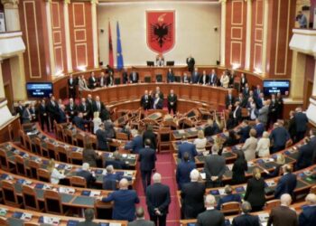 Kuvendi i Shqipërisë miratoi mes kaosit disa prej ligjeve