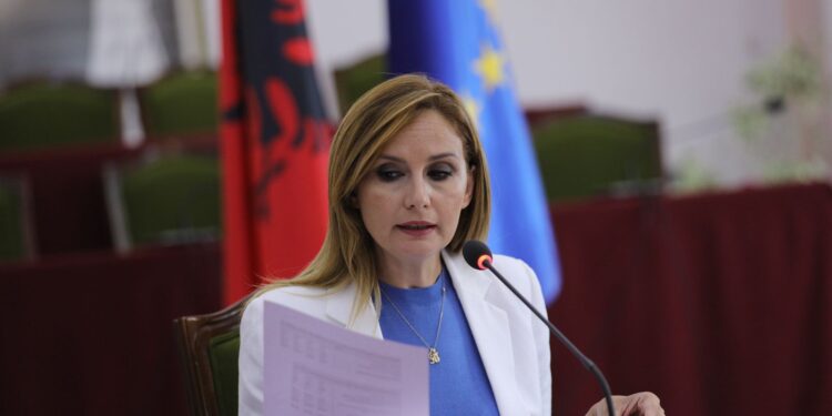 Tabaku: BSH ka rritur normën e interesit, familjet shqiptare do të paguajnë më shumë