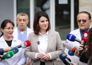 Ministrja Koçiu: Afro 2 mijë punonjës të shëndetësisë në gatishmëri të qytetarëve