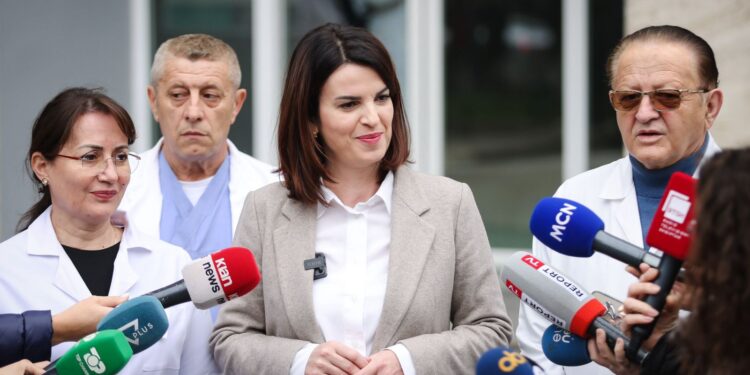 Ministrja Koçiu: Afro 2 mijë punonjës të shëndetësisë në gatishmëri të qytetarëve