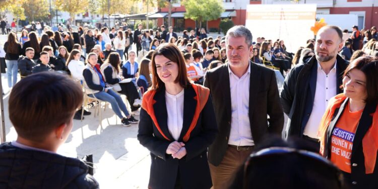 Ministrja Koçiu nga Vlora: Dhuna ndaj gruas nuk ka asnjë justifikim!