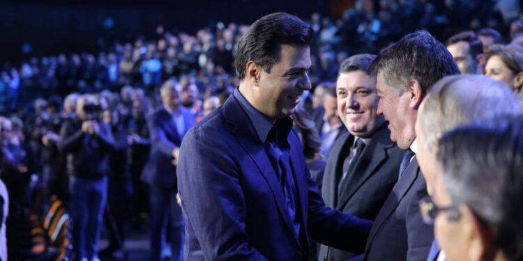Basha rindan mesazhin që dha në festën e 33 vjetorit të themelimit të PD