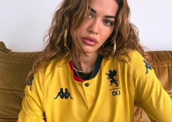Rita Ora shfaqet me fanellën e ekipit italian