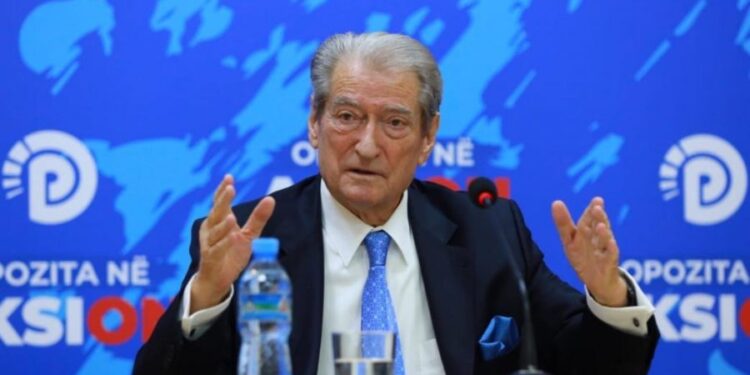 Ish-kryeministri Sali Berisha mbledh Kryesinë e Rithemelimit