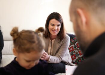 Ministrja Koçiu në familjen e re të Emës: Birësimi, frymëzim për të gjithë!