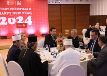 Veliaj me krerët e besimeve fetare dhe trupin diplomatik