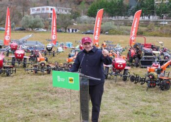 Veliaj: “Dhuratë që do t’i ndihmojë të shtojnë prodhimet bujqësore”