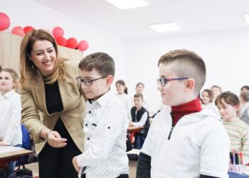 Manastirliu: Mbështetje me bursa për 3600 nxënës të arsimit parauniversitar 
