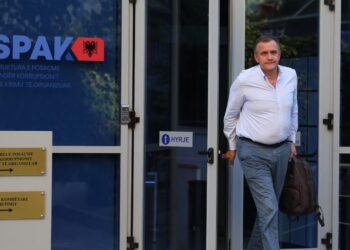 Ilir Beqaj paraqitet në SPAK për t’u marrë në pyetje për sterilizimin
