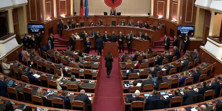 Miratohen ndryshimet në rregulloren e Kuvendit në Këshillin e Mandateve