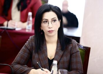Evis Kushi për opozitën: Sesion i ri, avaz i vjetër!