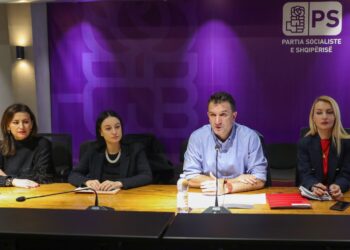 Veliaj mbledh këshilltarët socialistë në Këshillin Bashkiak