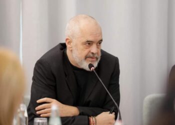 Rama: Shqipëria s’ka kohë për të humbur me askënd që vazhdon me ‘orën e vjetër’