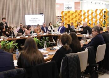 Dita e dytë në Shëngjin, Rama vijon mbledhjen me kabinetin dhe drejtuesit politikë