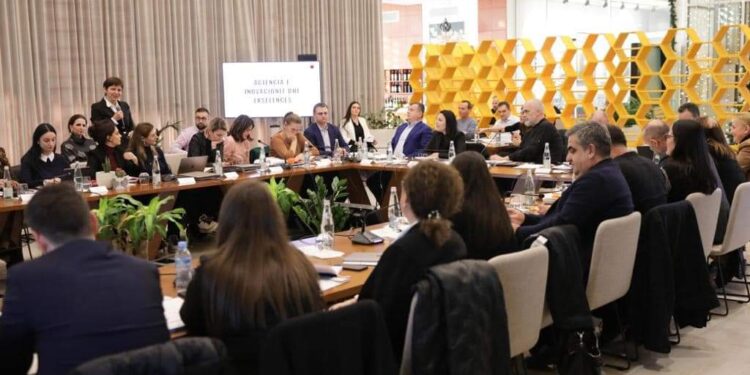 Dita e dytë në Shëngjin, Rama vijon mbledhjen me kabinetin dhe drejtuesit politikë
