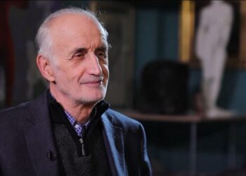 Edmond Tupja  në “ Mes dy botëve”: Shqipja një nga 3 gjuhët më të vjetra në botë