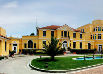 Ambasada Amerikane thirrje të rinjve: Bashkojuni Këshillit Rinor dhe…