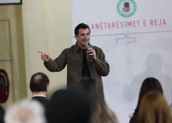 Veliaj: Ata protestojnë për të shkatërruar, ne mblidhemi për të ndërtuar