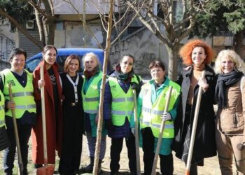 Personazhet e njohur i bashkohen fushatës së bashkisë për mbjelljen e pemëve