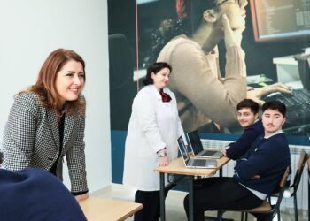 Manastirliu në gjimnazin Sinan Tafaj: Shtojmë laboratorët e Inteligjencës Artificiale