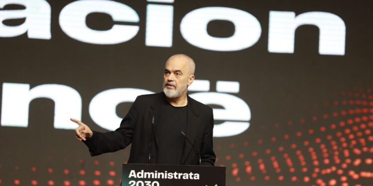 Edi Rama: Administrata publike ështe pararoja për anëtarësimin në Bashkimin Evropian