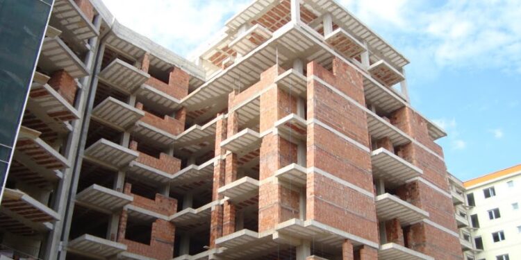 EMRI/ Shiti disa herë të njëjtat apartamente, arrestohet administratori i firmës