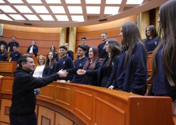 Veliaj bashkëbisedim me ekselentët e shkollave “Partizani” dhe “Besnik Sykja”