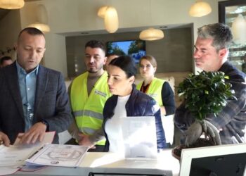 Balluku në Vlorë ndjek aksionin e ISHTI për kontrollin e pajisjeve me gaz